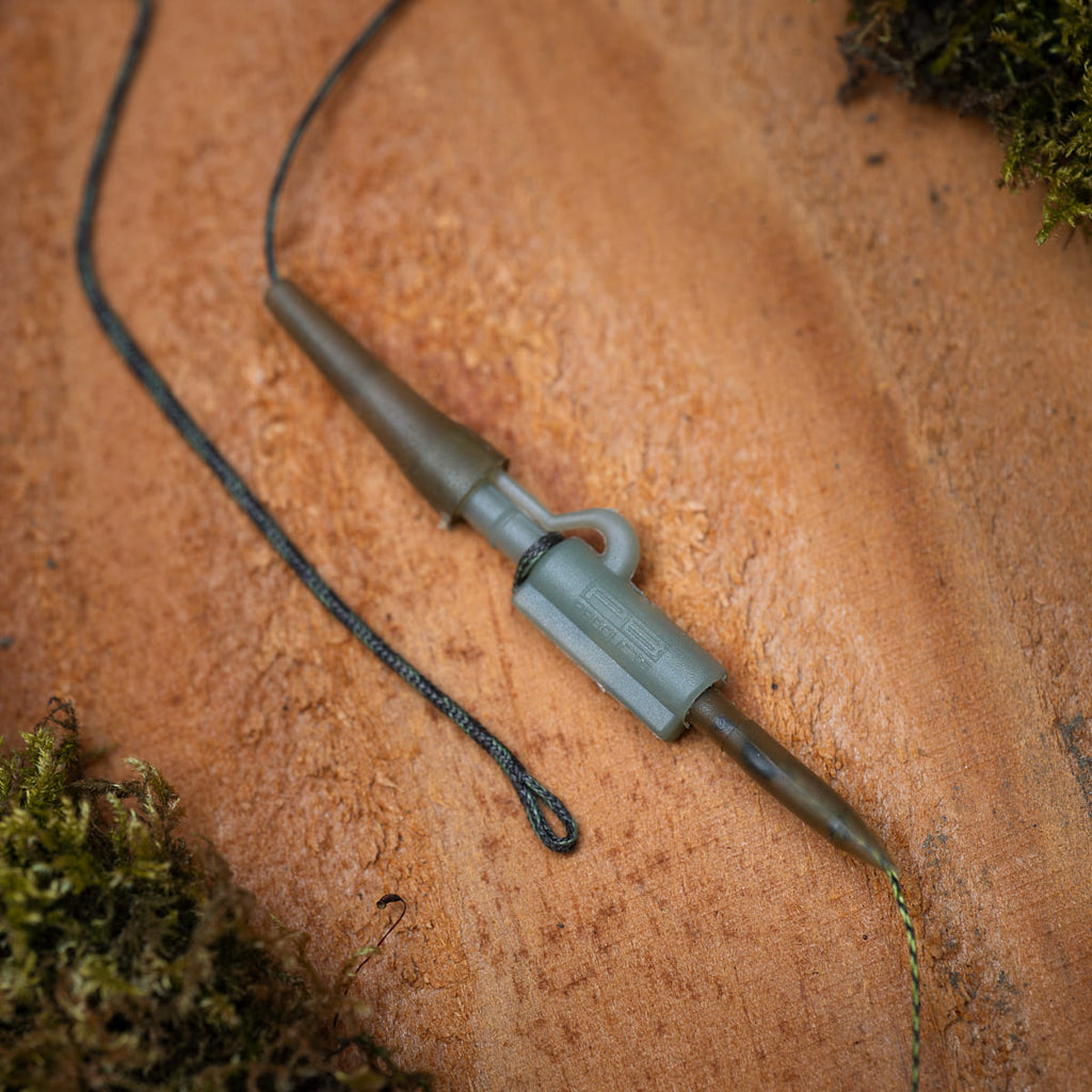 PB Products R2G Silk Ray clip leader with Shot on the Hook overloaded rig, leadclip detail