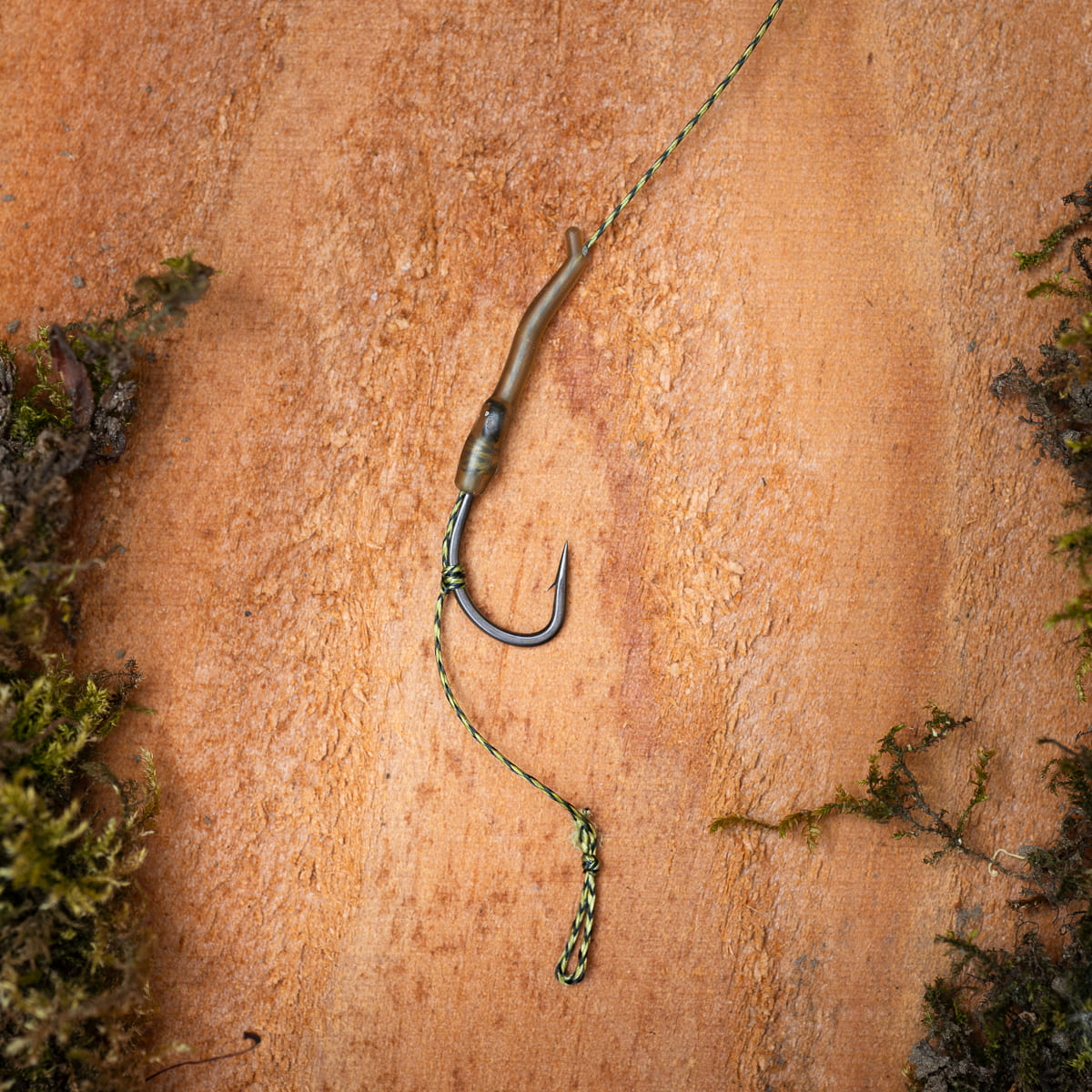 PB Products R2G Silk Ray inline leader with Line Aligner rig, hook detail