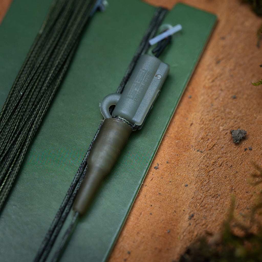 PB Products R2G Kevlar Silk Ray leadclip knotless leader, side view