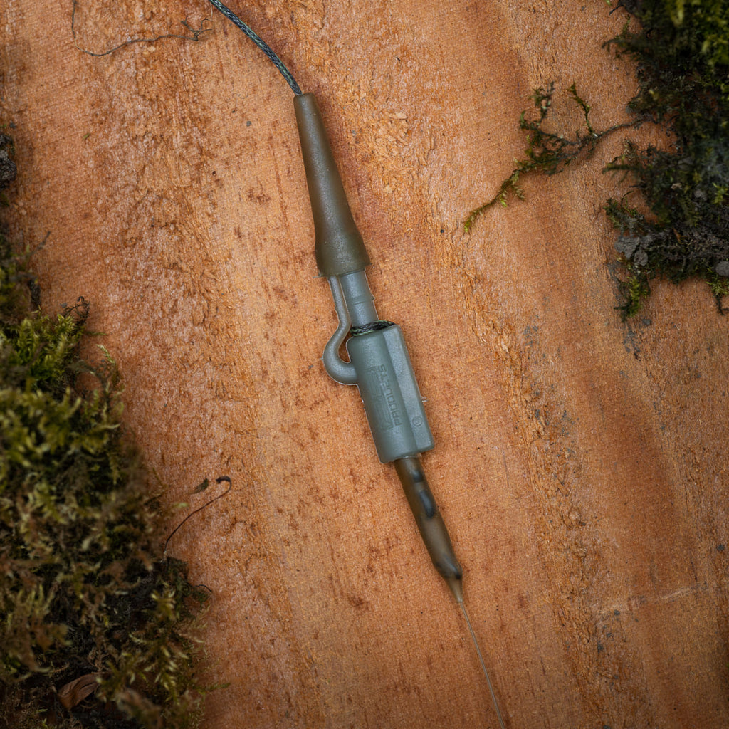 PB Products R2G Silk Ray clip leader with Ronnie hinged stiff rig, leadclip detail