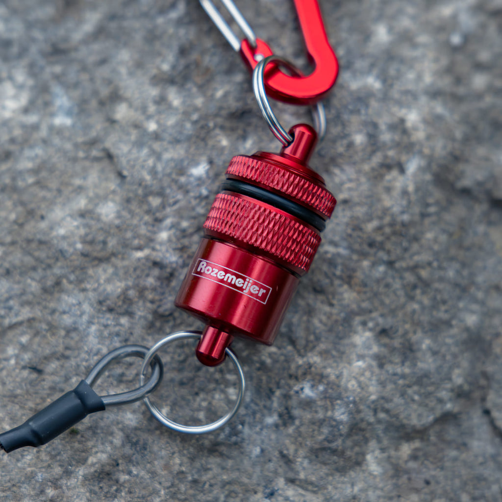 Magnetic Release DLX + lanyard
