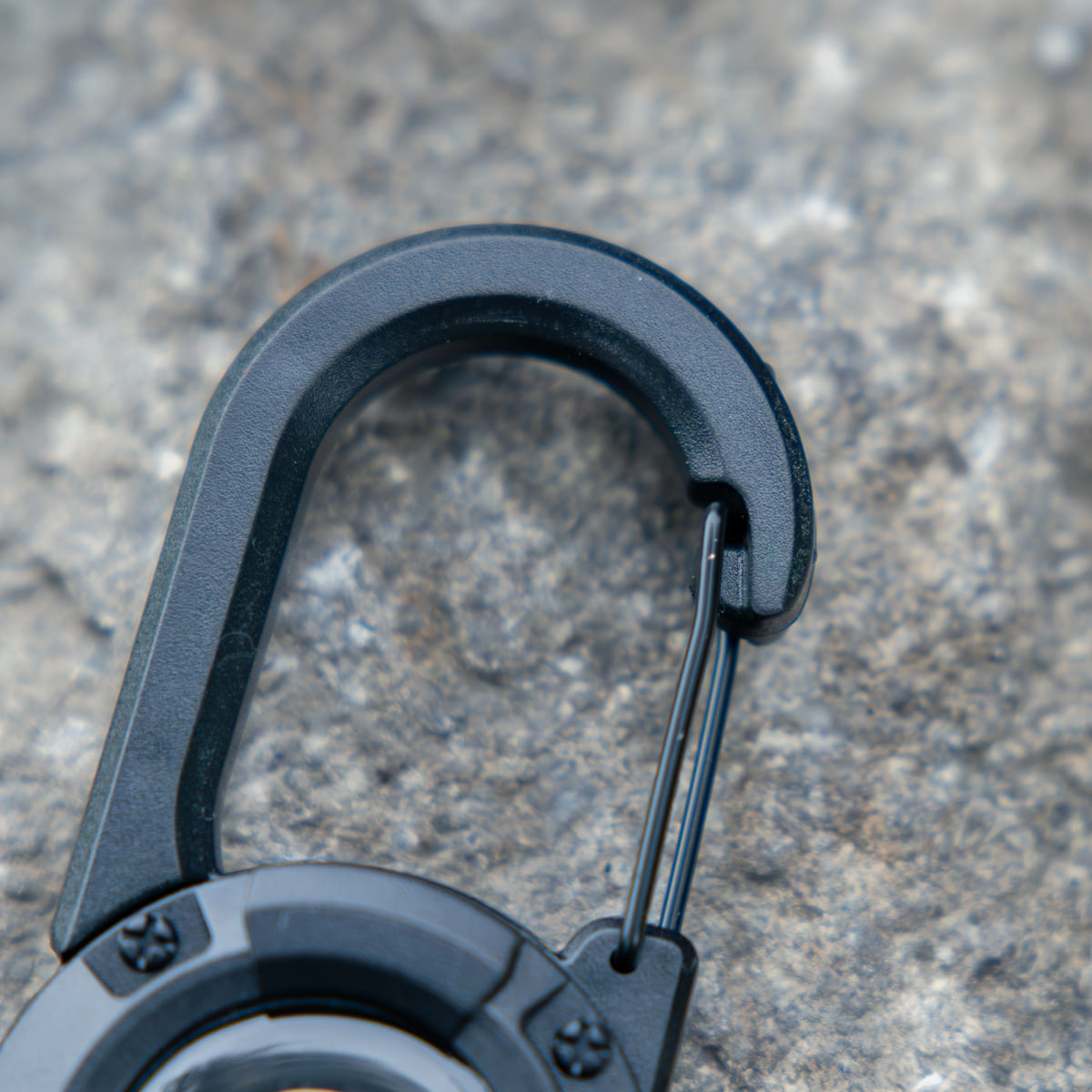 Retractable pliers cord