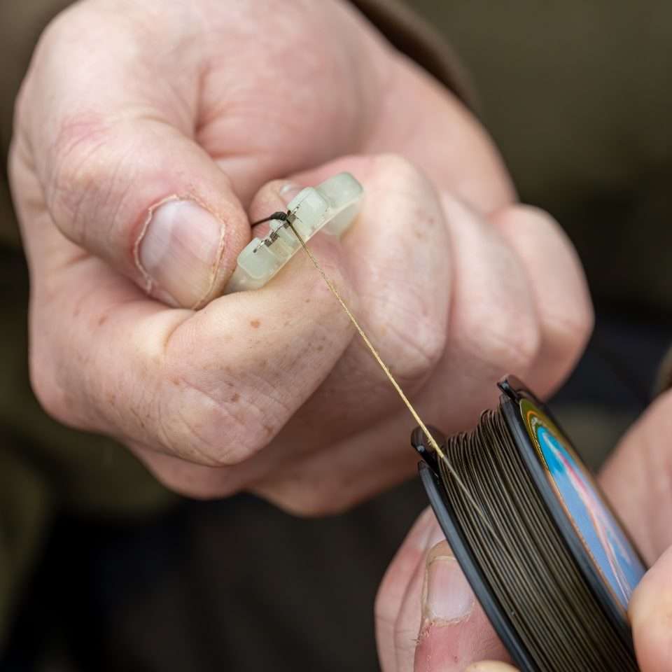 PB Products Jelly Wire hooklink being cut